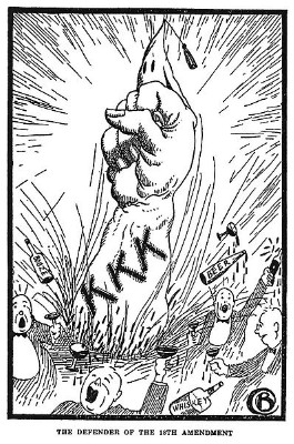 Eine geballte Faust mit der Aufschrift Law fährt zwischen Flaschen und Fässer